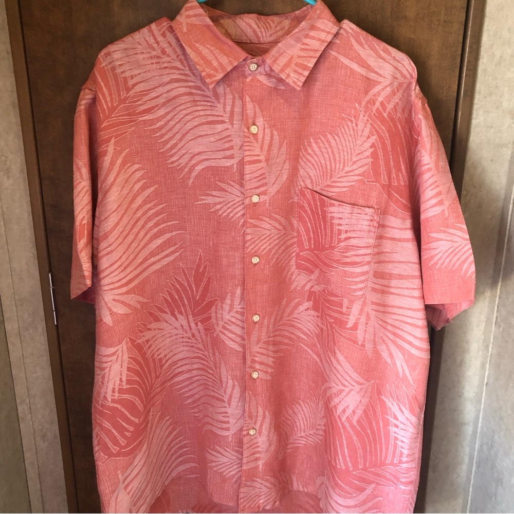 EUC Tasso Elba Island Tropical Palm Embossed Hawaiian Shirt Salmon Wood Button A - Picture 1 of 5